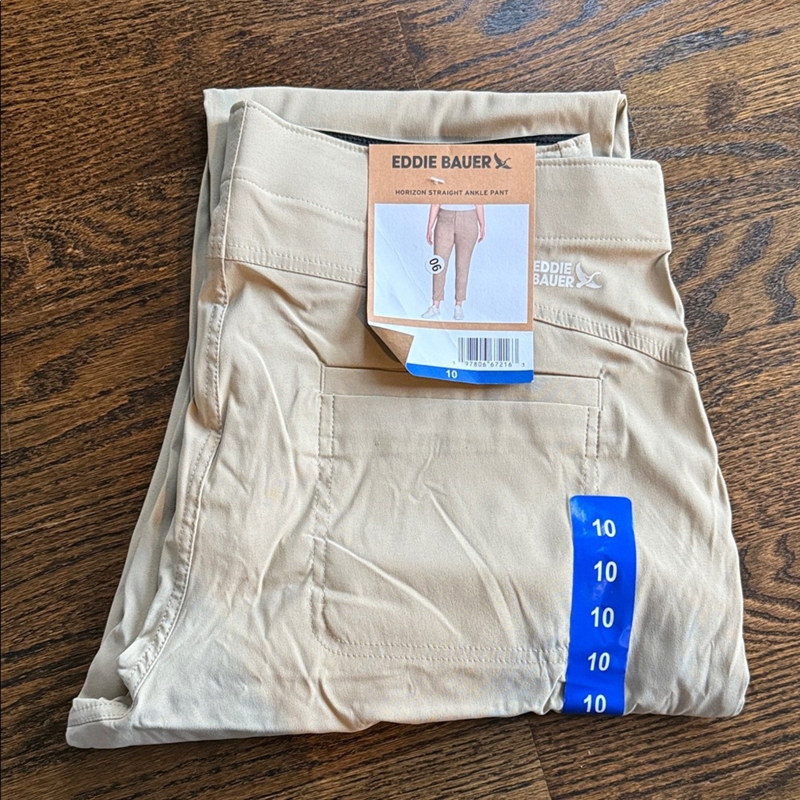 Eddie Bauer woman’s hiking capri  Chinos - Light Tan
