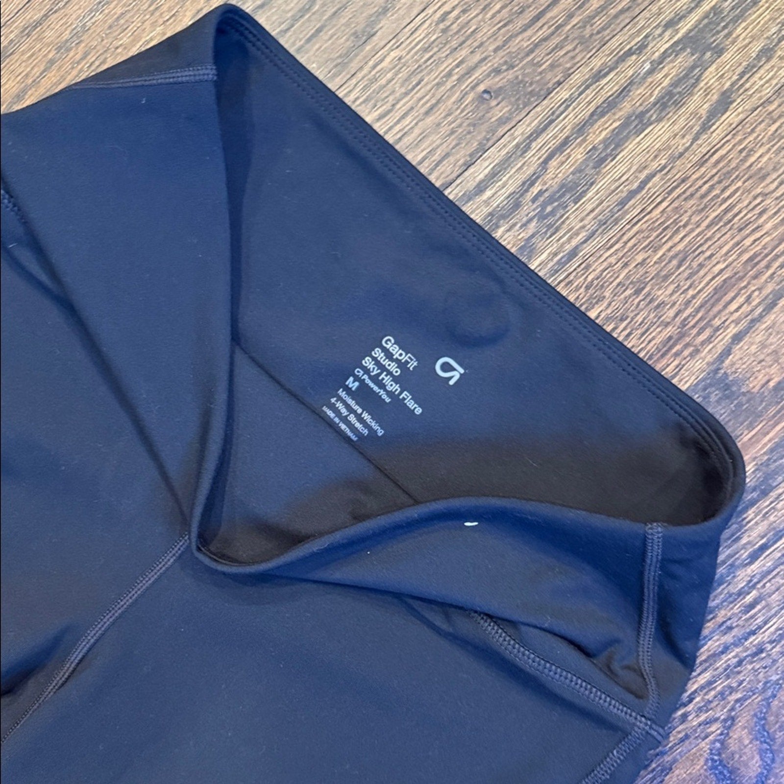 Gapfit medium flare black Flared Leggings NWOT