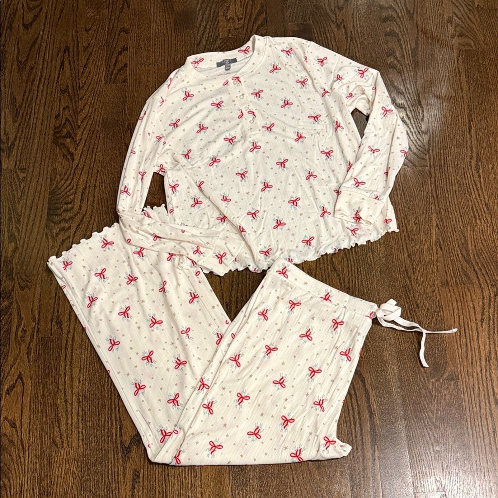Loft woman’s Cream Pajamas with Red Bow Print XL NEW