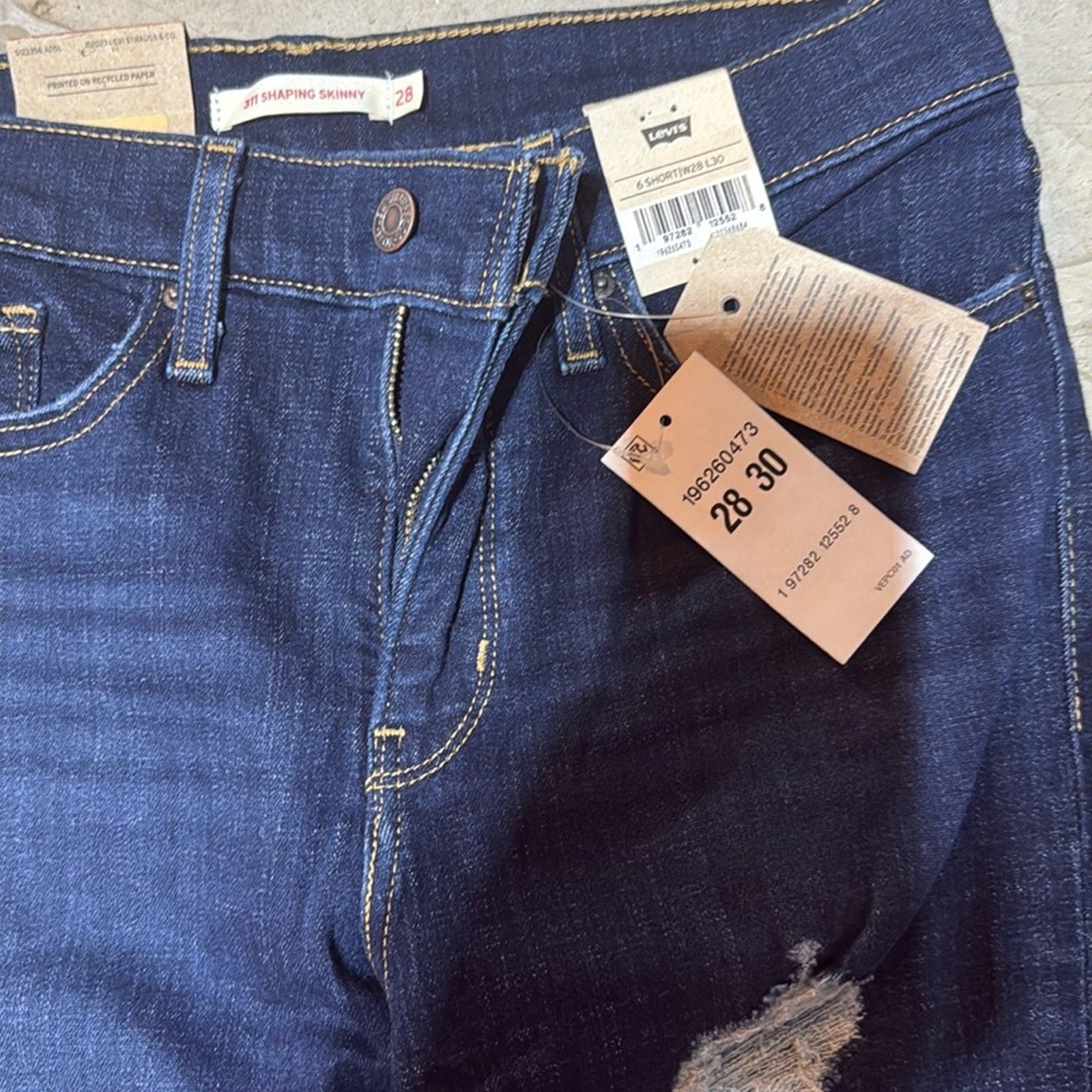 Levis Jeans  New woman’s size 28 Levi’s stretch new