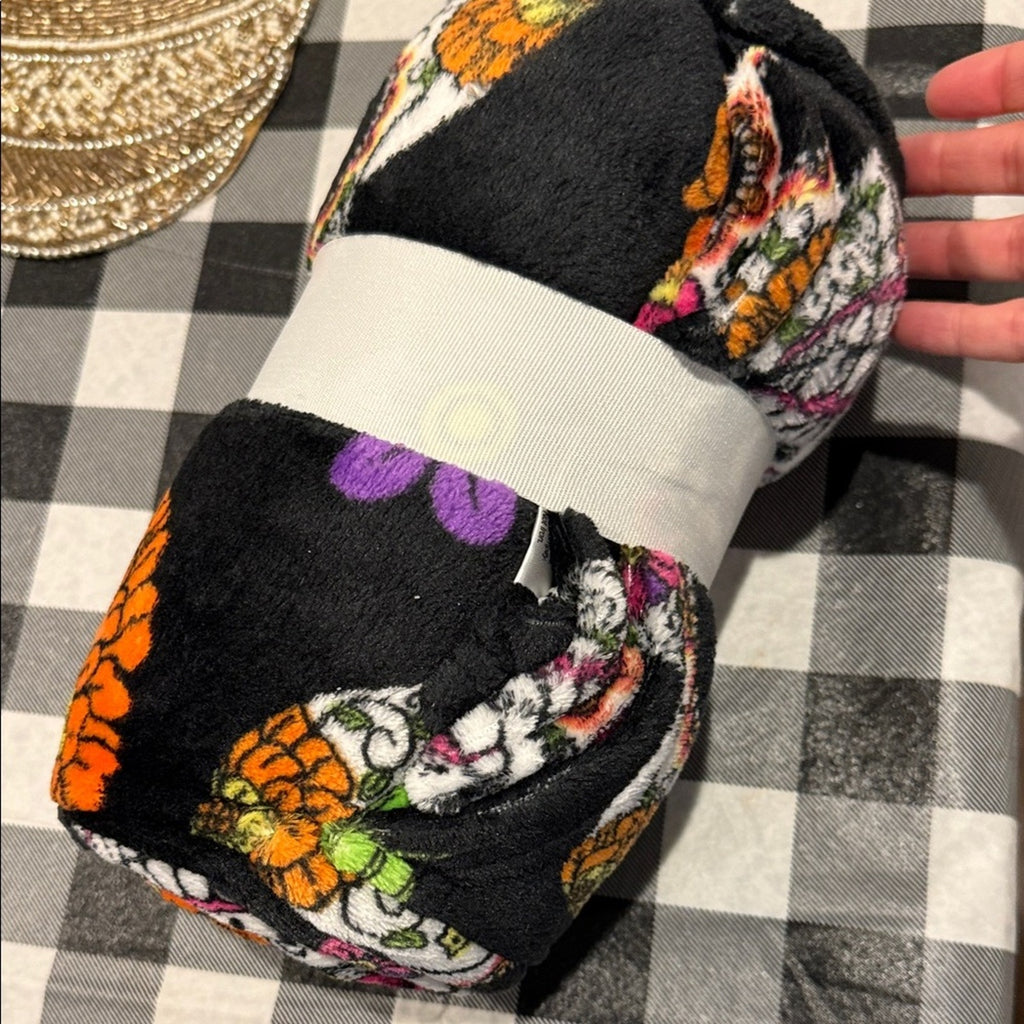 Colorful Skull Patterned Blanket 💀 cozy blanket NEW