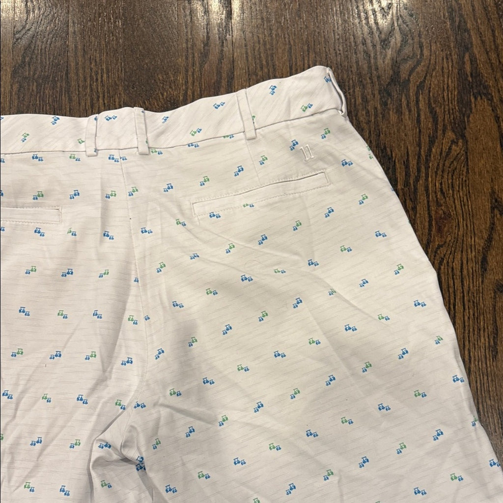 Walter Hagen Men's 35 golf cart White Patterned Shorts used