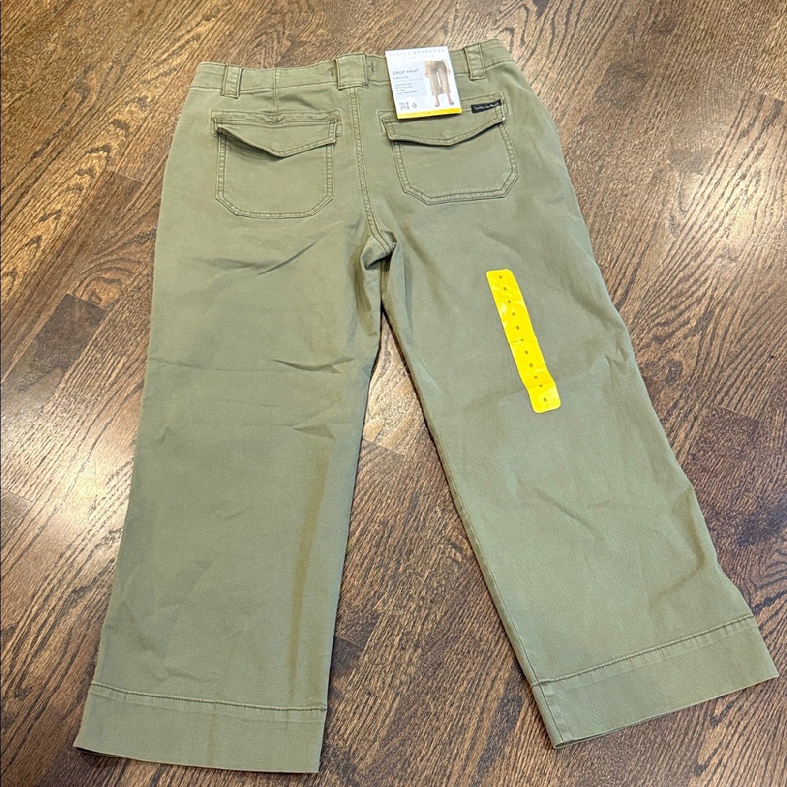 Social Standard woman's Green Cropped Pants slacks size 8 NEW