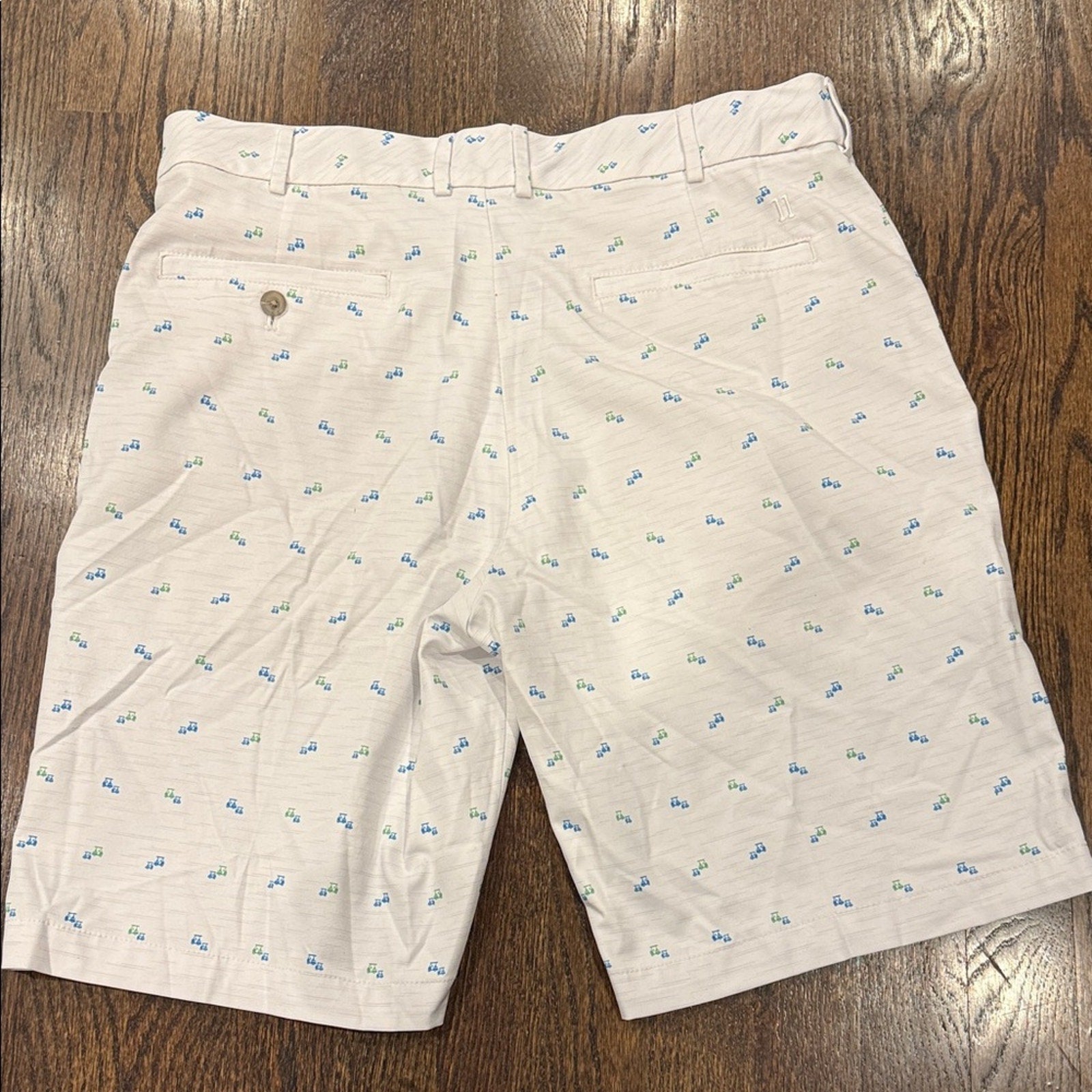 Walter Hagen Men's 35 golf cart White Patterned Shorts used