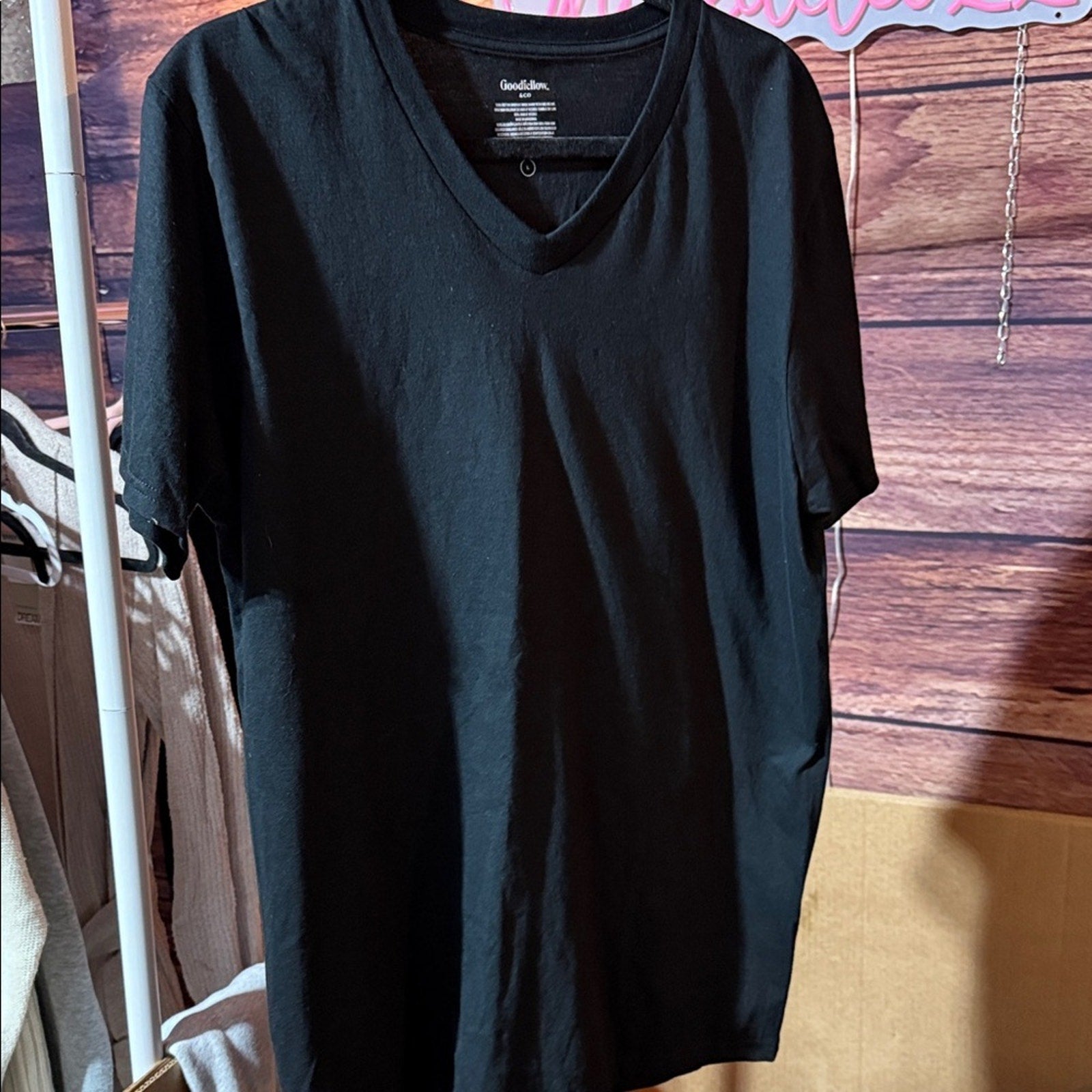 Goodfellow & Co Men’s Black V-Neck T-Shirt Size Large – NWT