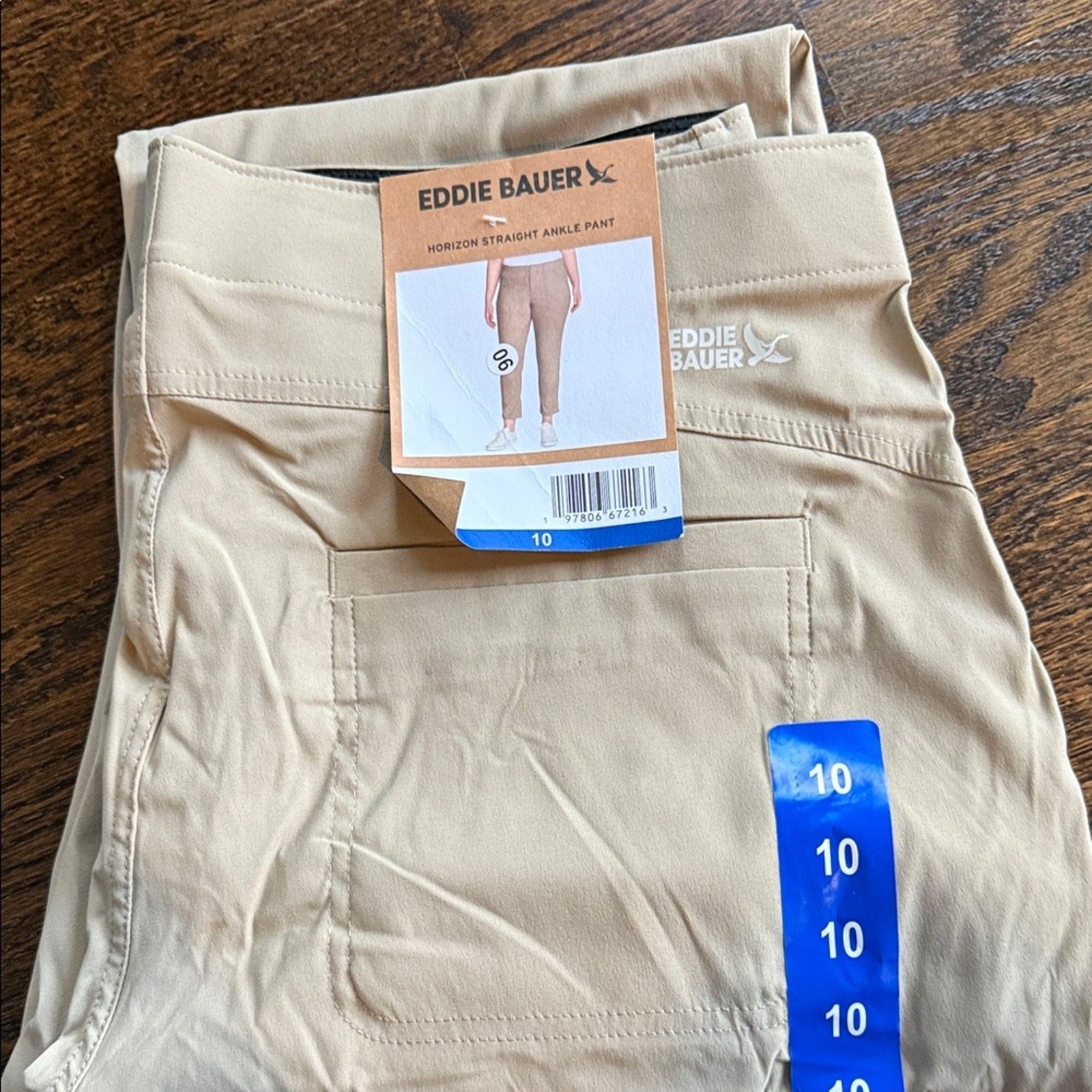 Eddie Bauer woman’s hiking capri  Chinos - Light Tan