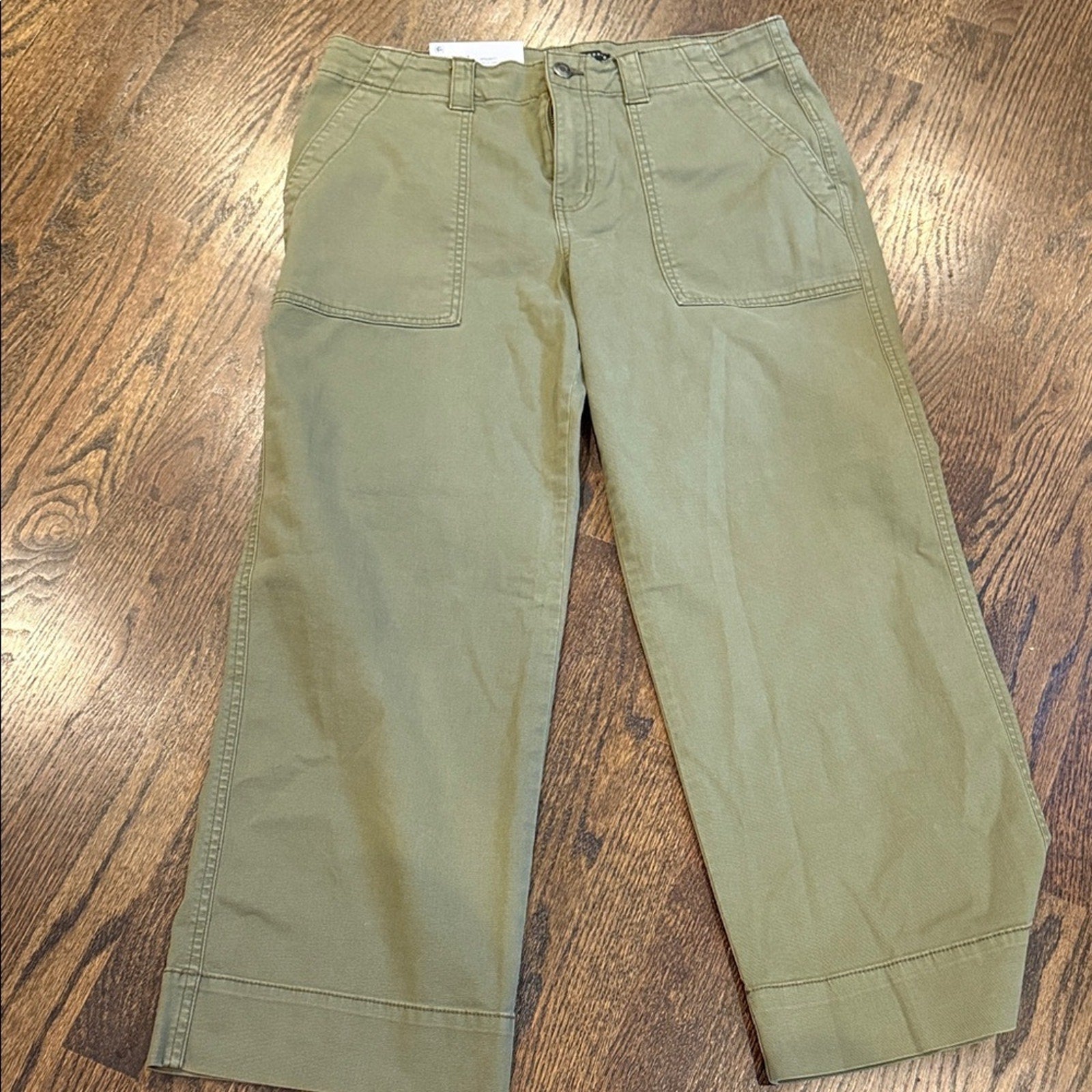 Social Standard woman's Green Cropped Pants slacks size 8 NEW