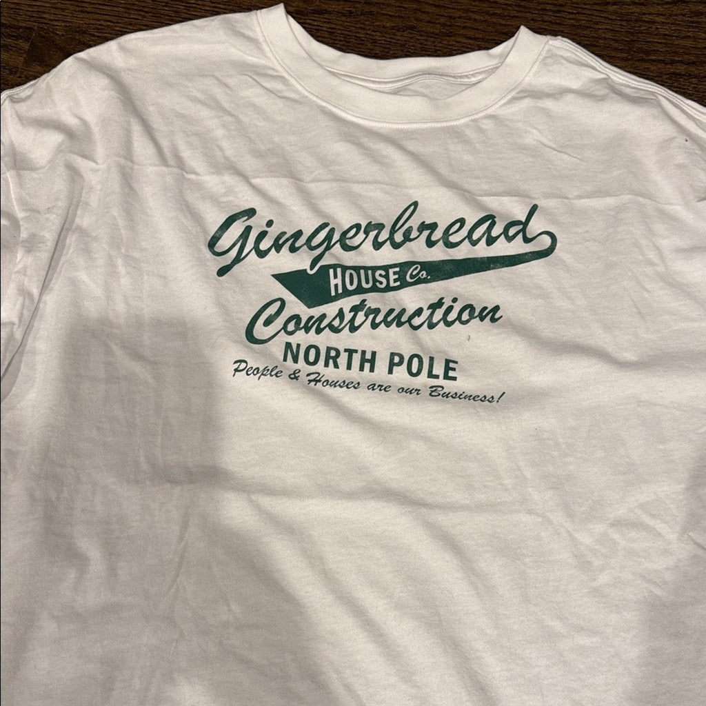 Gingerbread House Construction North Pole Graphic T-Shirt White Green XL NWT