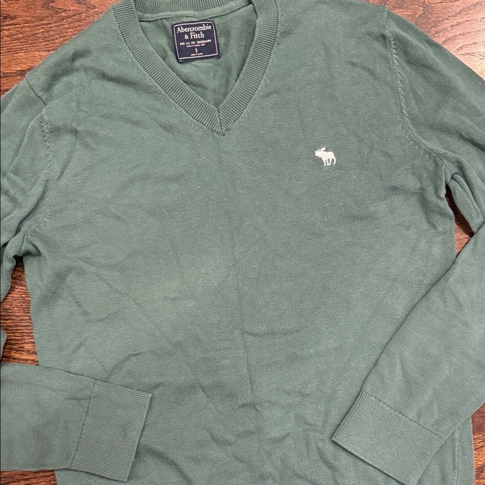 Men's Green V-Neck Sweater Abercrombie and fit small used