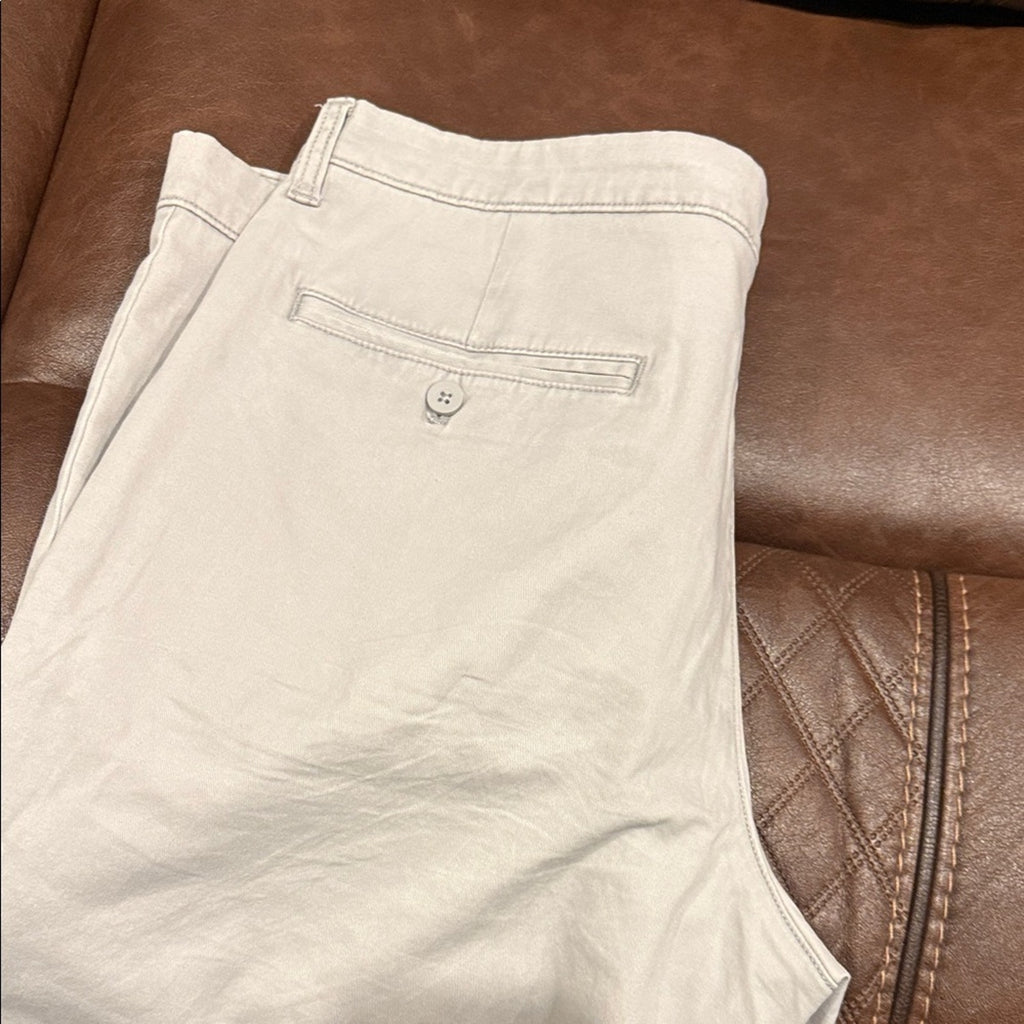 Members Mark Men's light khaki 40 flat front  Casual Shorts NWOT