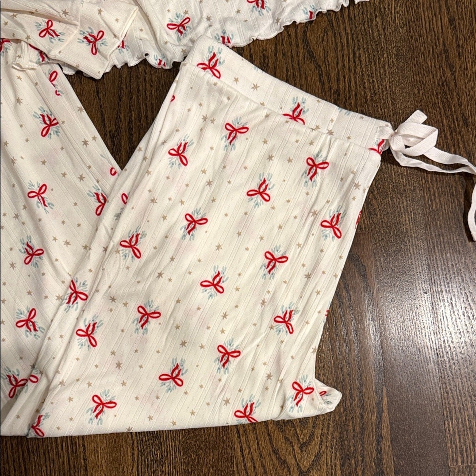 Loft woman’s Cream Pajamas with Red Bow Print XL NEW