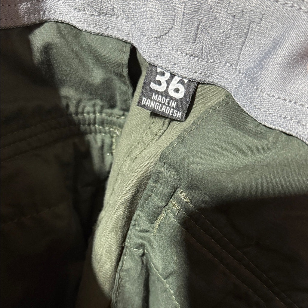Men's Camouflage Cargo Shorts 36 NWOT