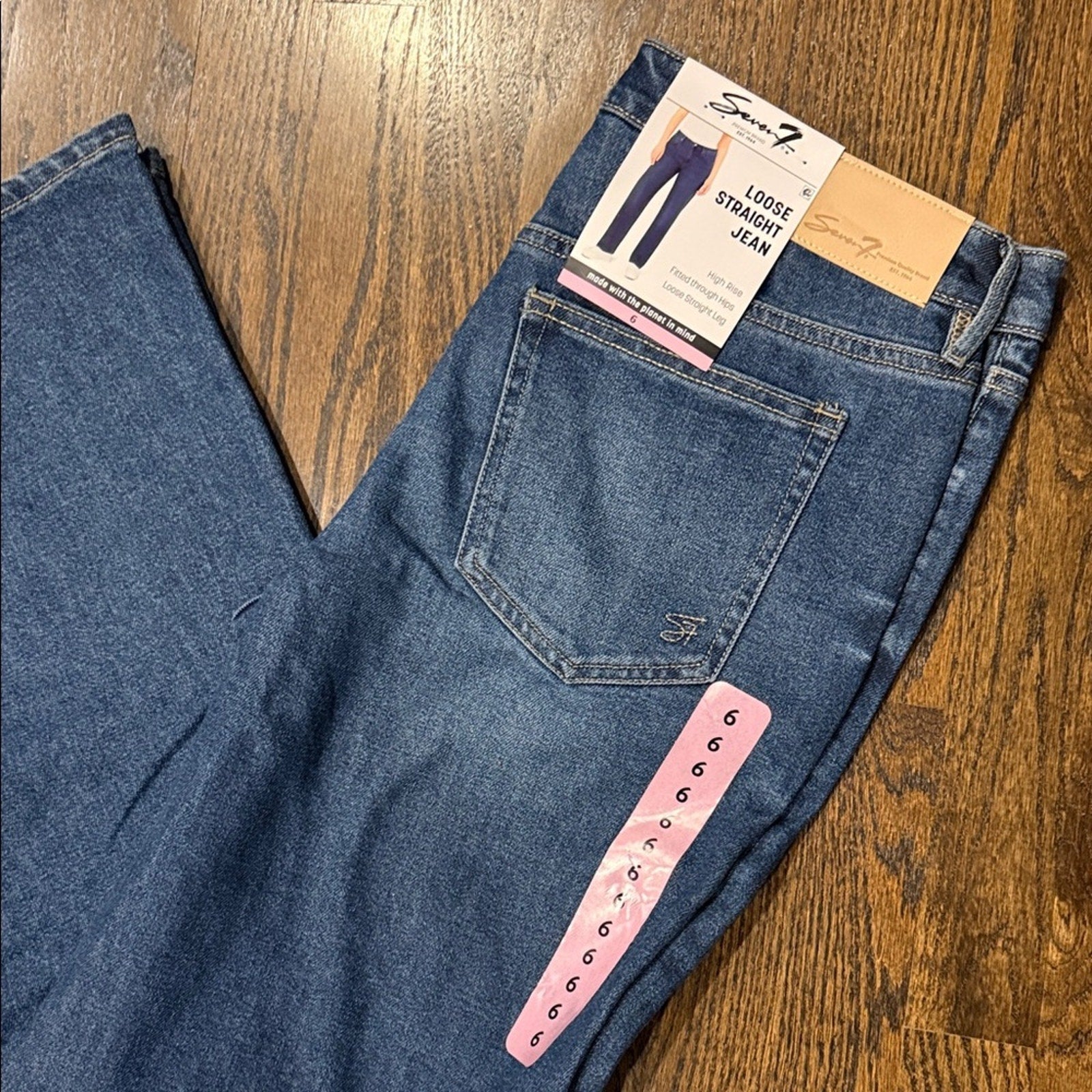 Seven7 Women’s loose Straight Leg fit Jeans Blue Denim Size 6 – NWT