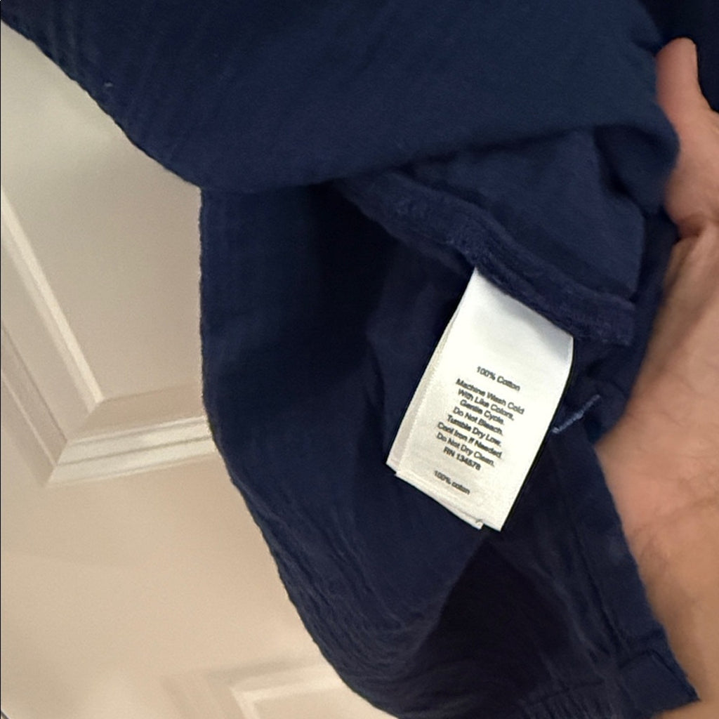Woman’s vineyard vines Deep Blue Shirt button down Medium used