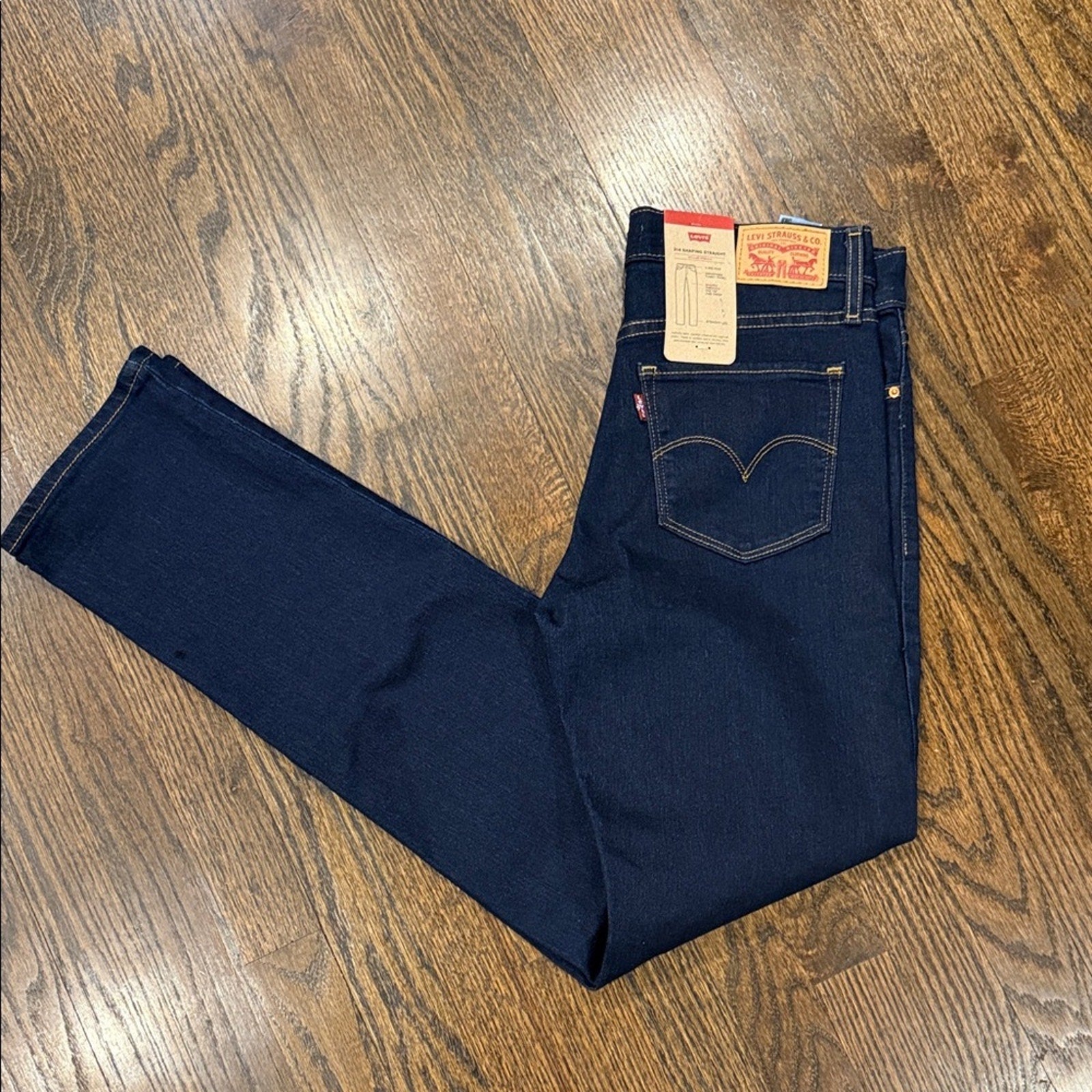 Levi's woman’s 27x32  Indigo Straight Jeans