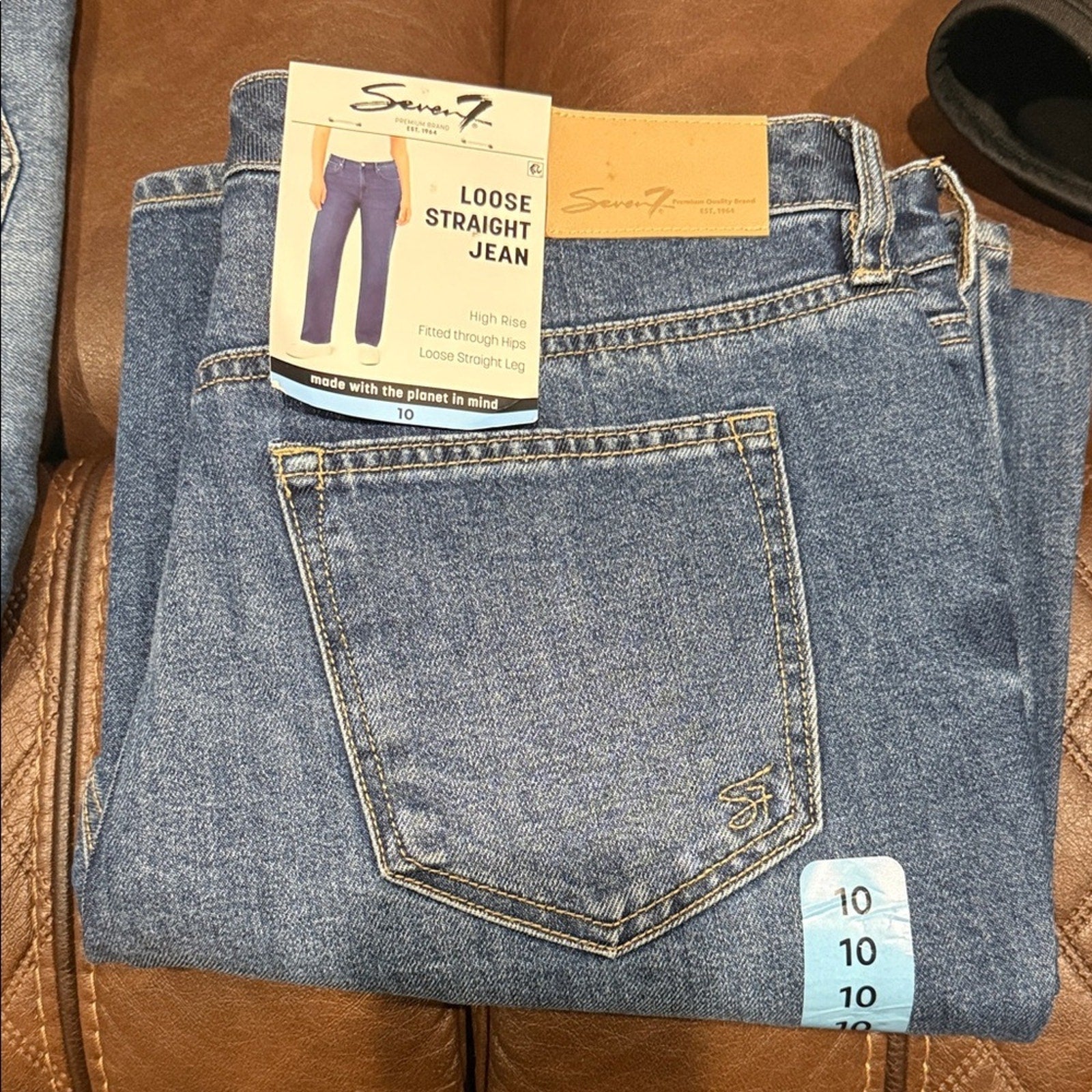 Seven7 woman’s Straight Jeans - Classic Blue loose straight size 10 NWT