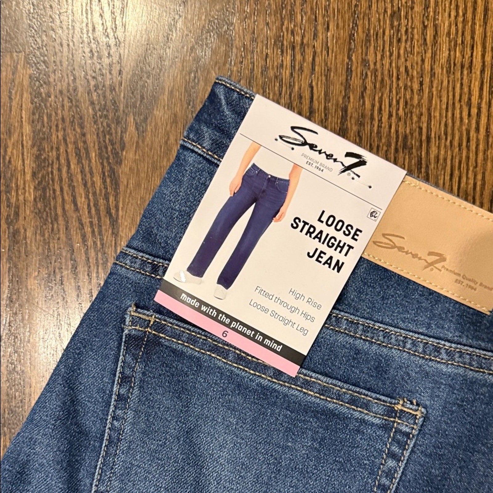 Seven7 Women’s loose Straight Leg fit Jeans Blue Denim Size 6 – NWT