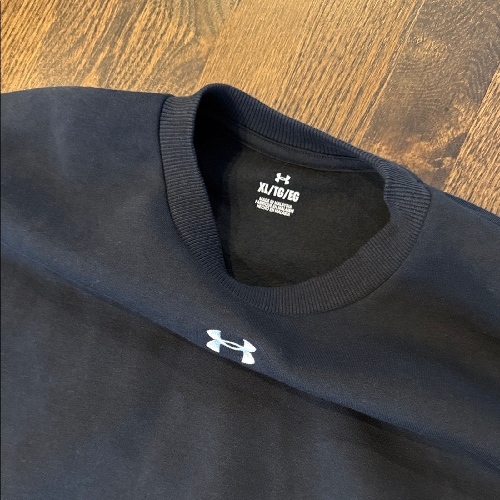 Under Armour woman’s black Crewneck Sweater crew