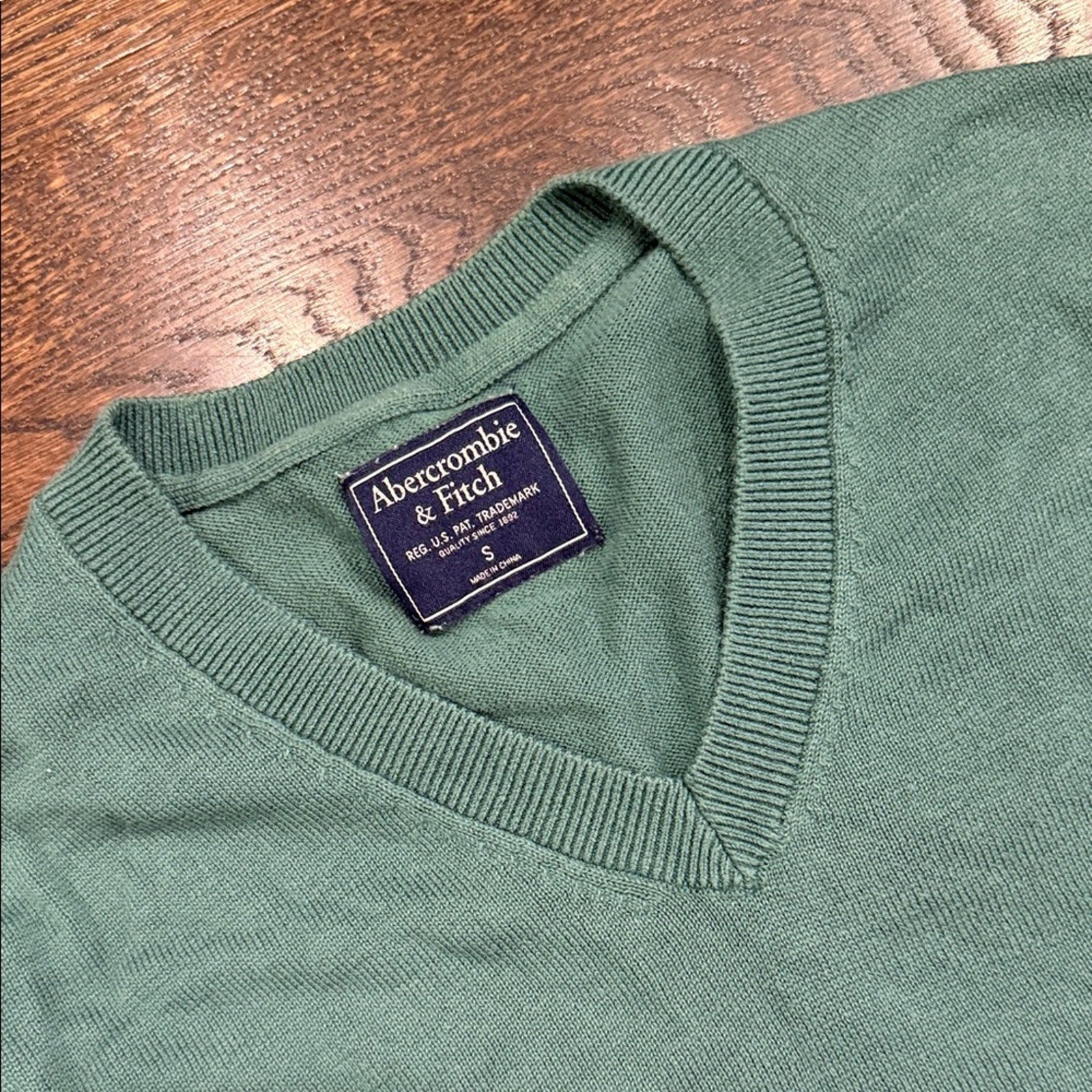 Men's Green V-Neck Sweater Abercrombie and fit small used