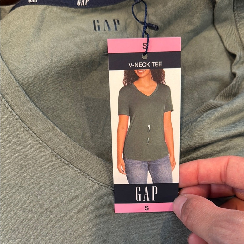 GAP Green small Short Sleeve T-Shirt size small loose fit