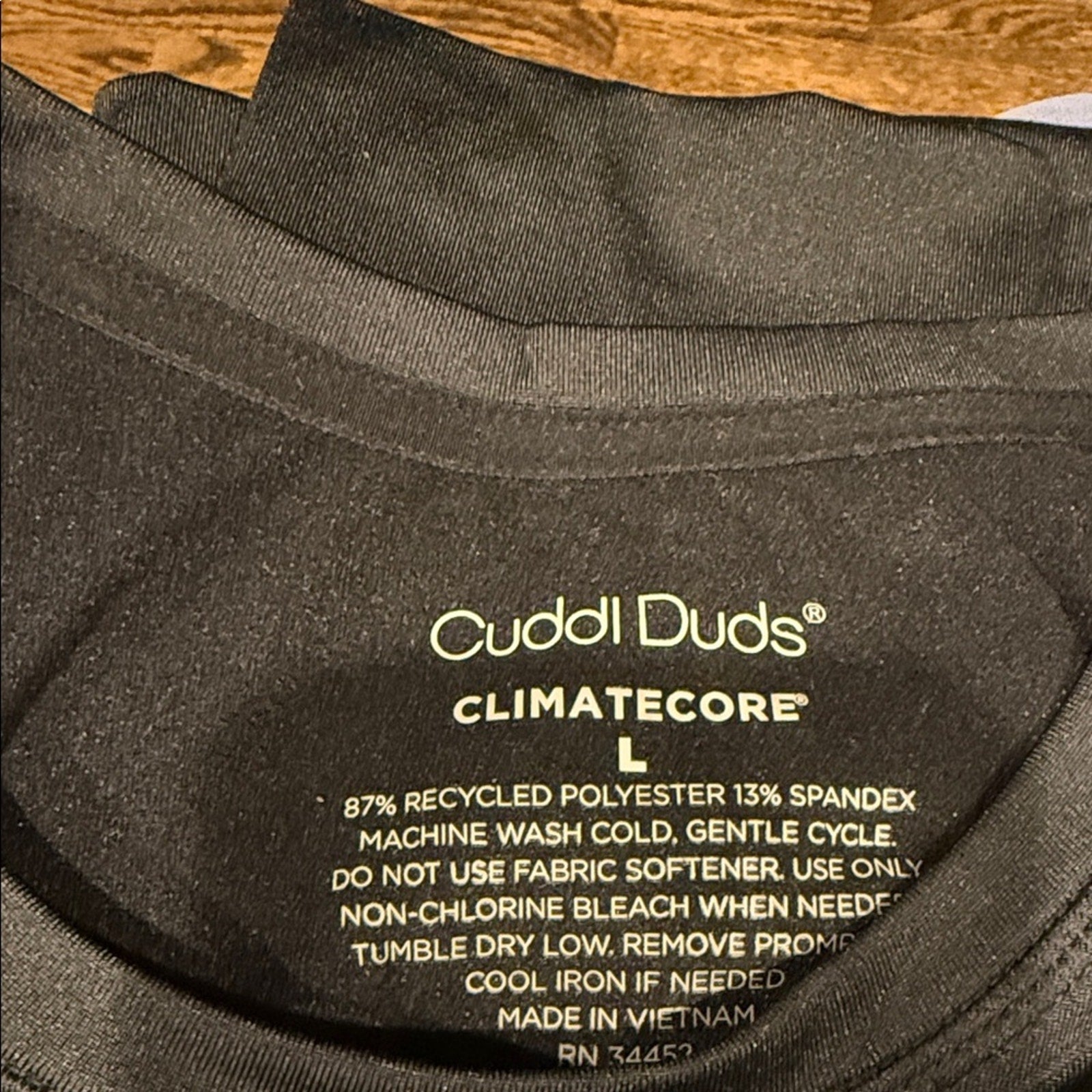 Cuddle duds  men’s black thermal Long Sleeve Tee skiing top layer large NWOT