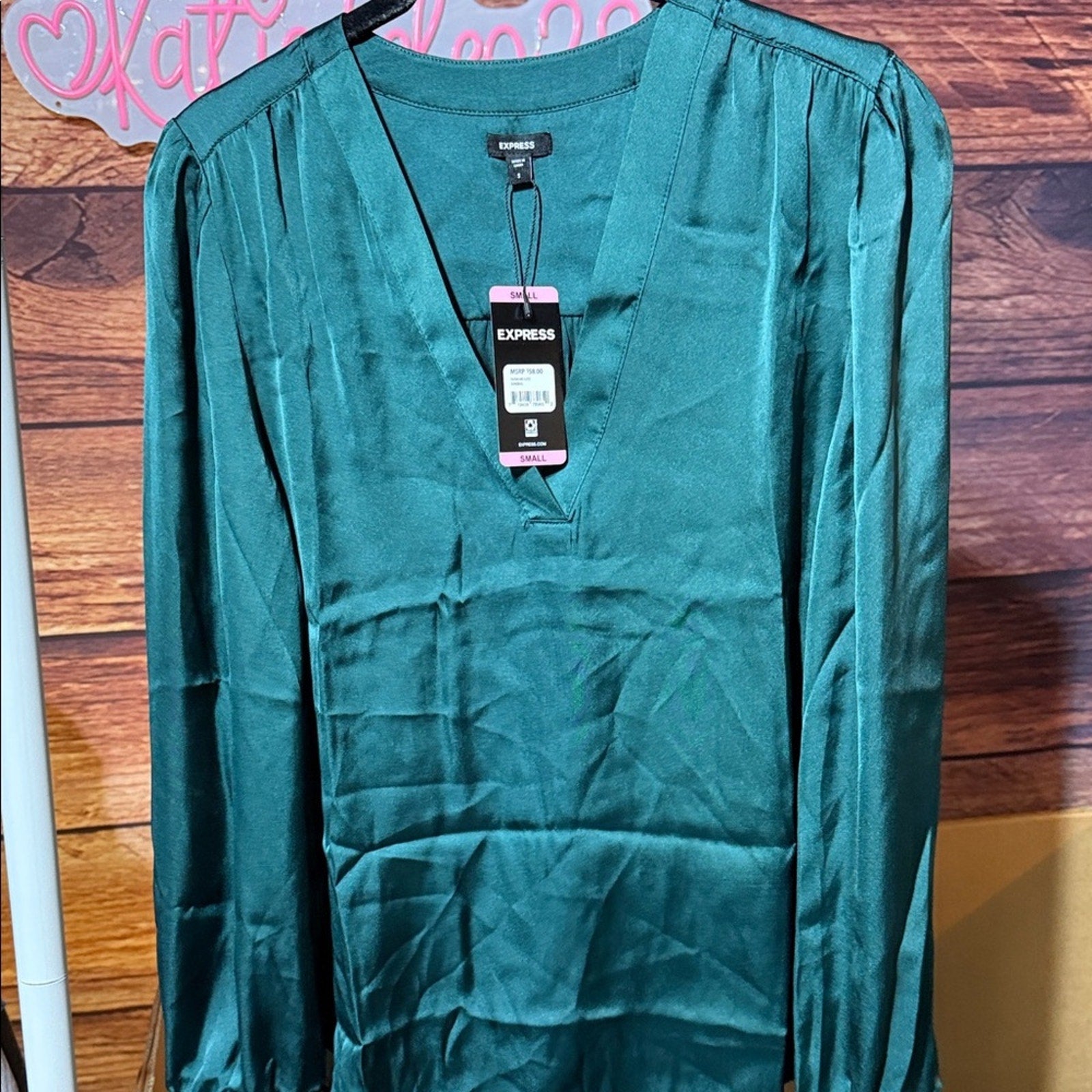 Express Emerald Satin V-Neck Blouse satin so cute 🥰 new small