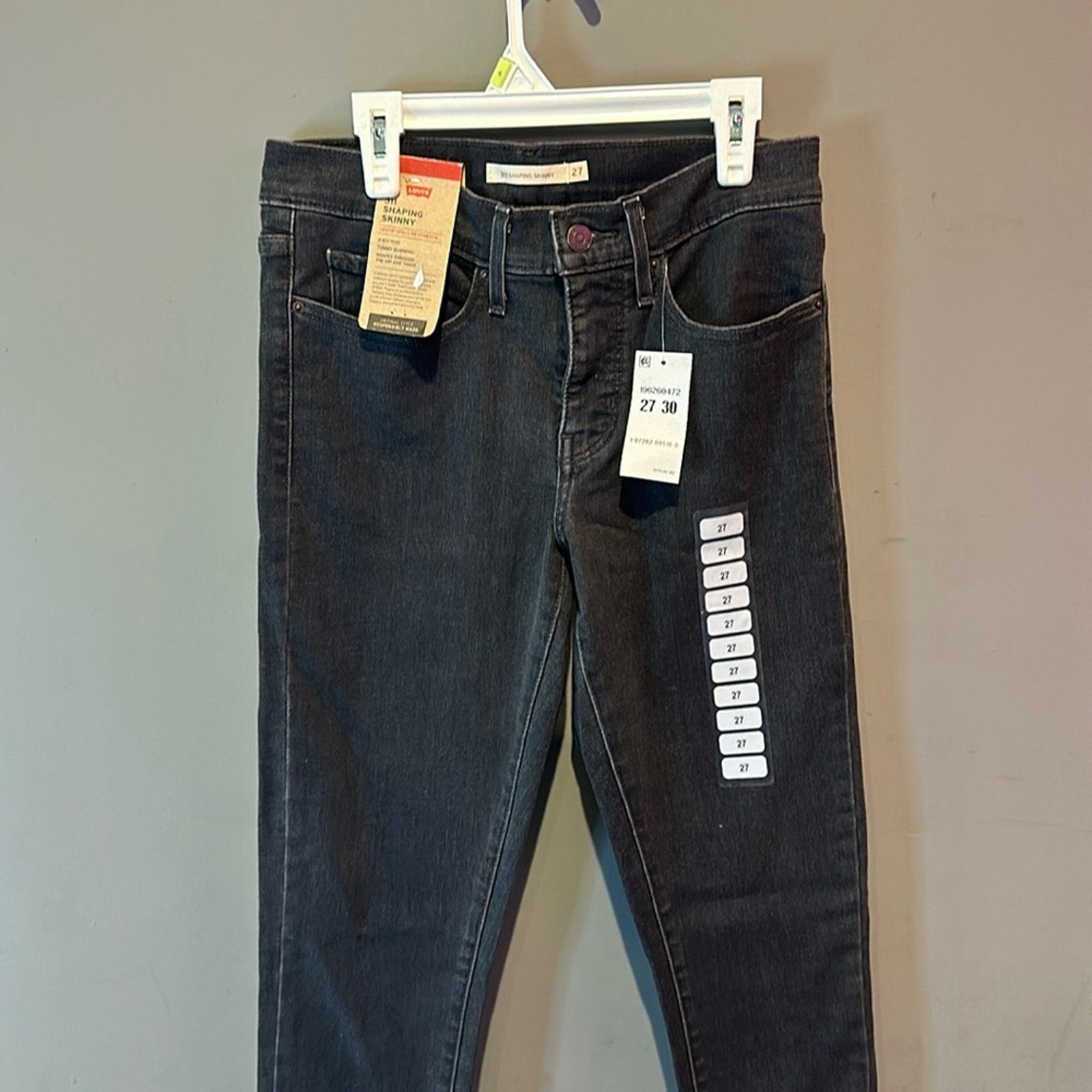 New women’s Levi size 28 311 shaping skinny midrise tummy slimming jeans NEW