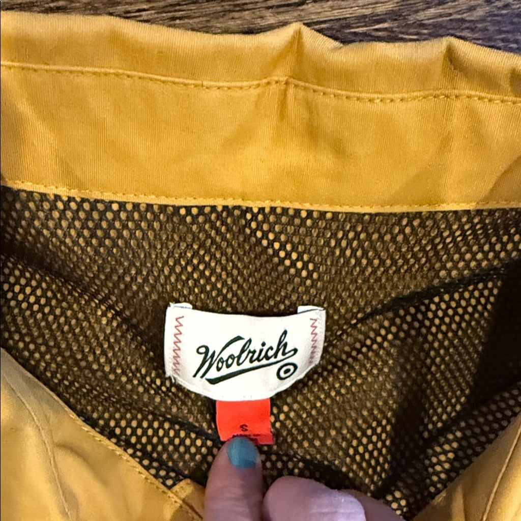Woolrich Yellow Button-Up Shirt men's  fishing size small NEW