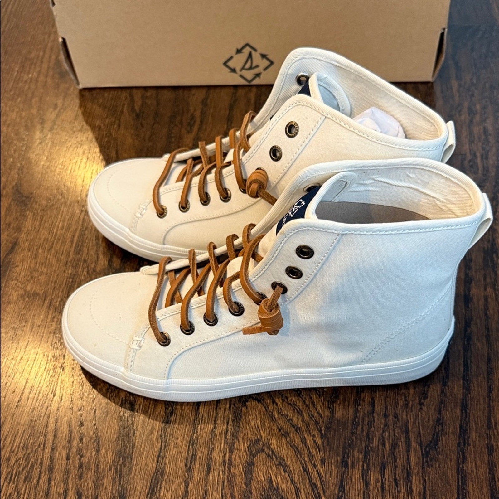 Sperry womens 6 Cream High-Top Sneakers with Brown Laces