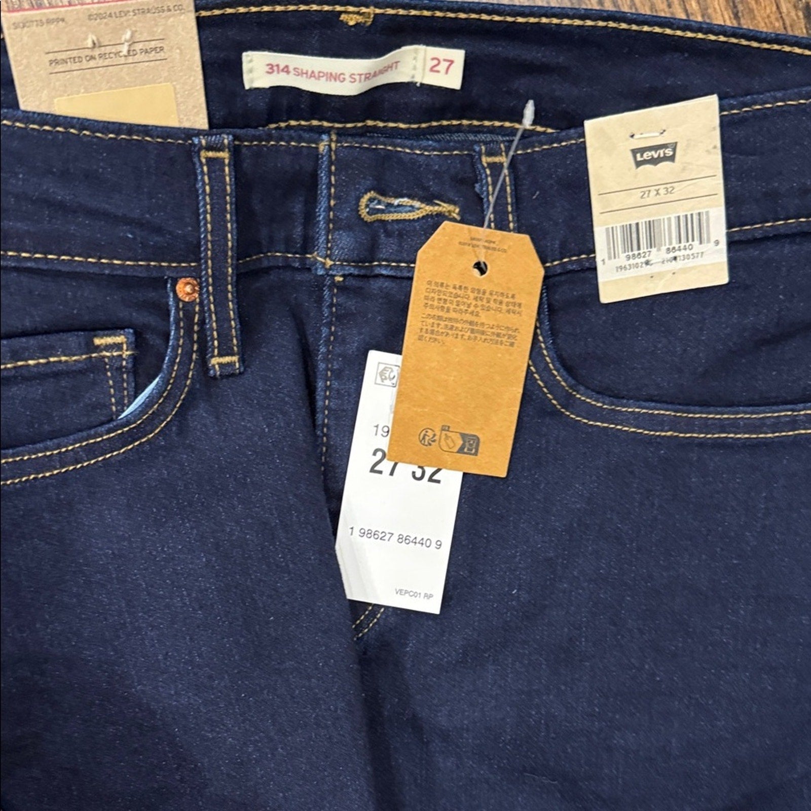Levi's woman’s 27x32  Indigo Straight Jeans