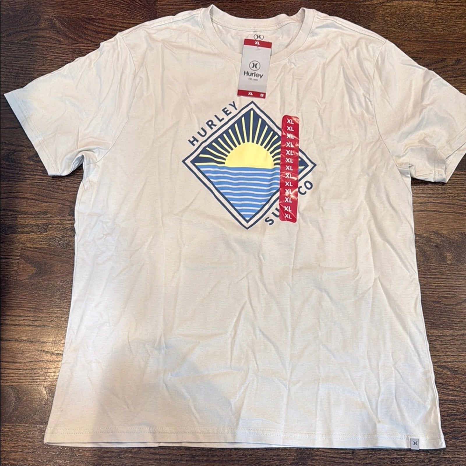Hurley Men's cream  Short Sleeve Tshirt with Graphic Design xl