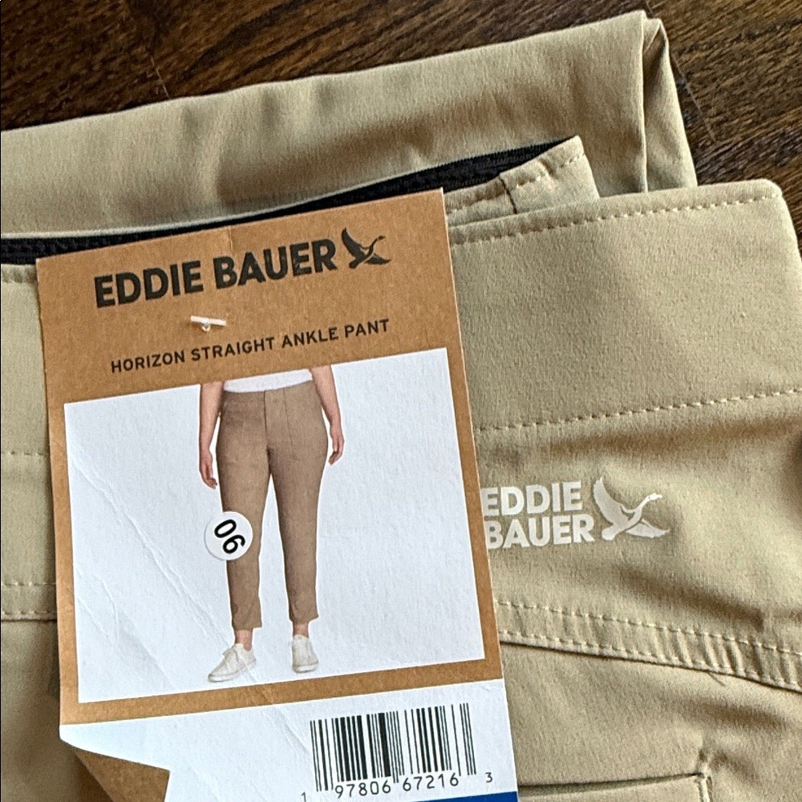 Eddie Bauer woman’s hiking capri  Chinos - Light Tan
