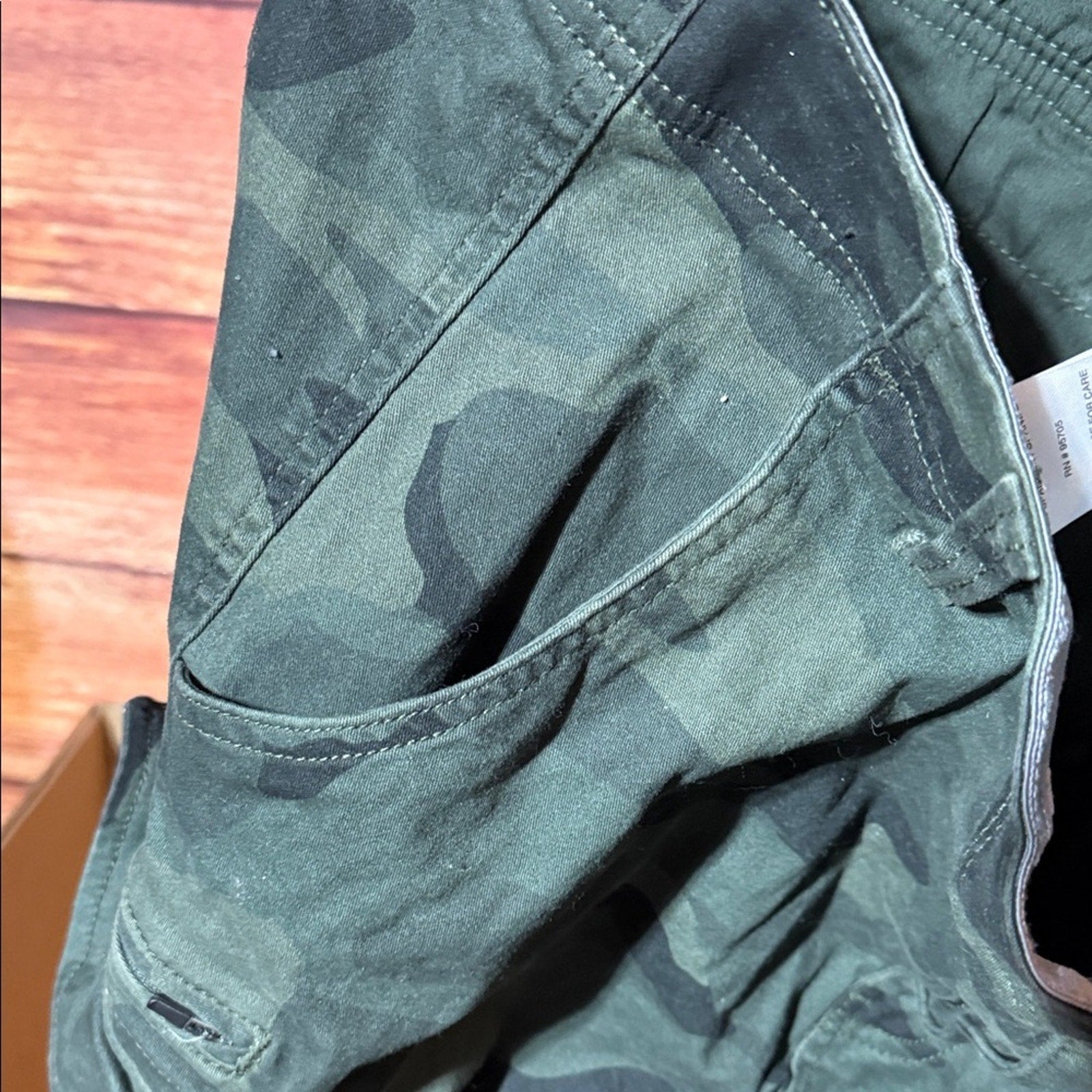 Men's Camouflage Cargo Shorts 36 NWOT