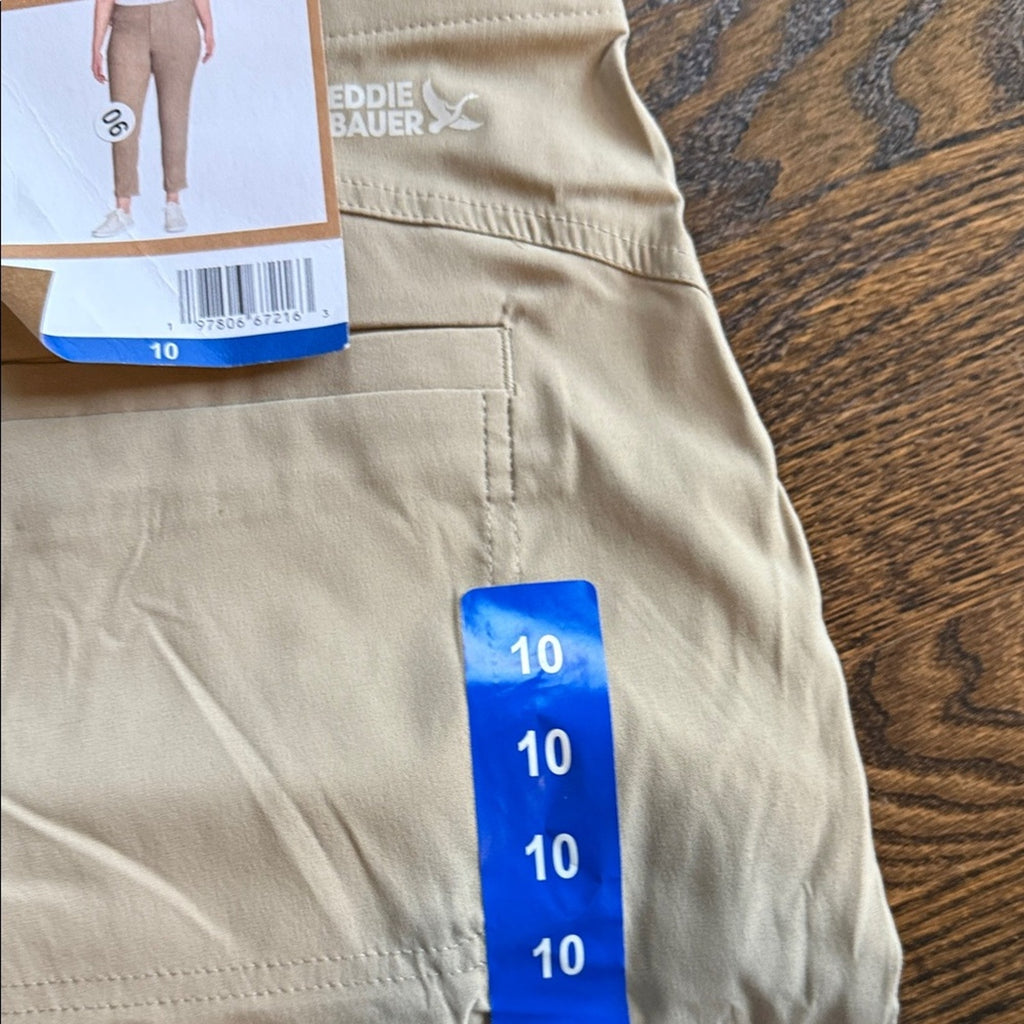 Eddie Bauer woman’s hiking capri  Chinos - Light Tan
