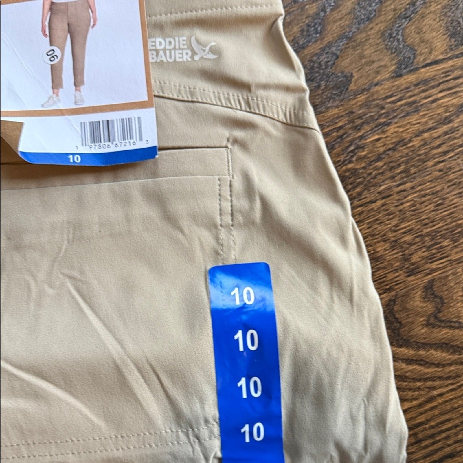 Eddie Bauer woman’s hiking capri  Chinos - Light Tan