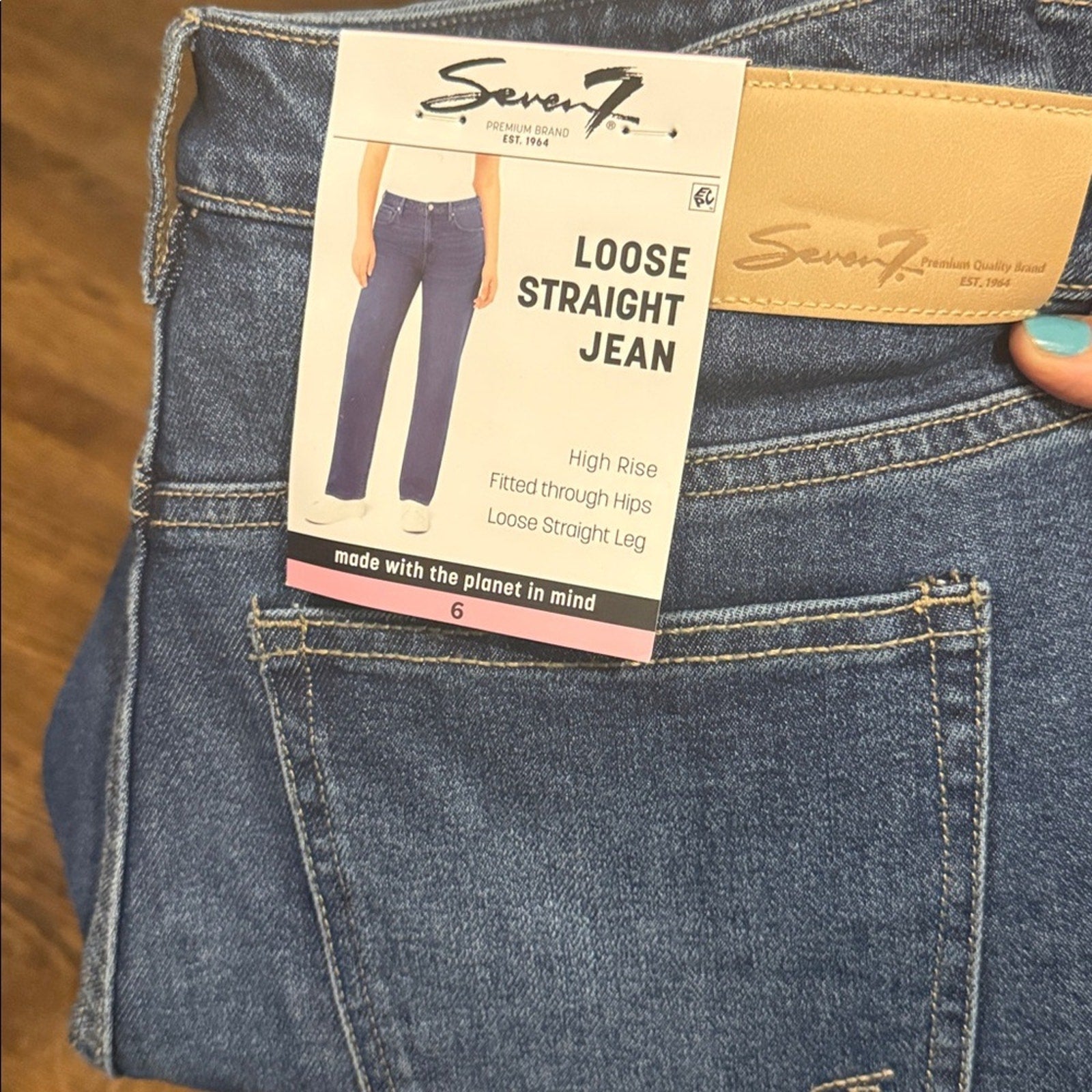 Seven7 Women’s loose Straight Leg fit Jeans Blue Denim Size 6 – NWT