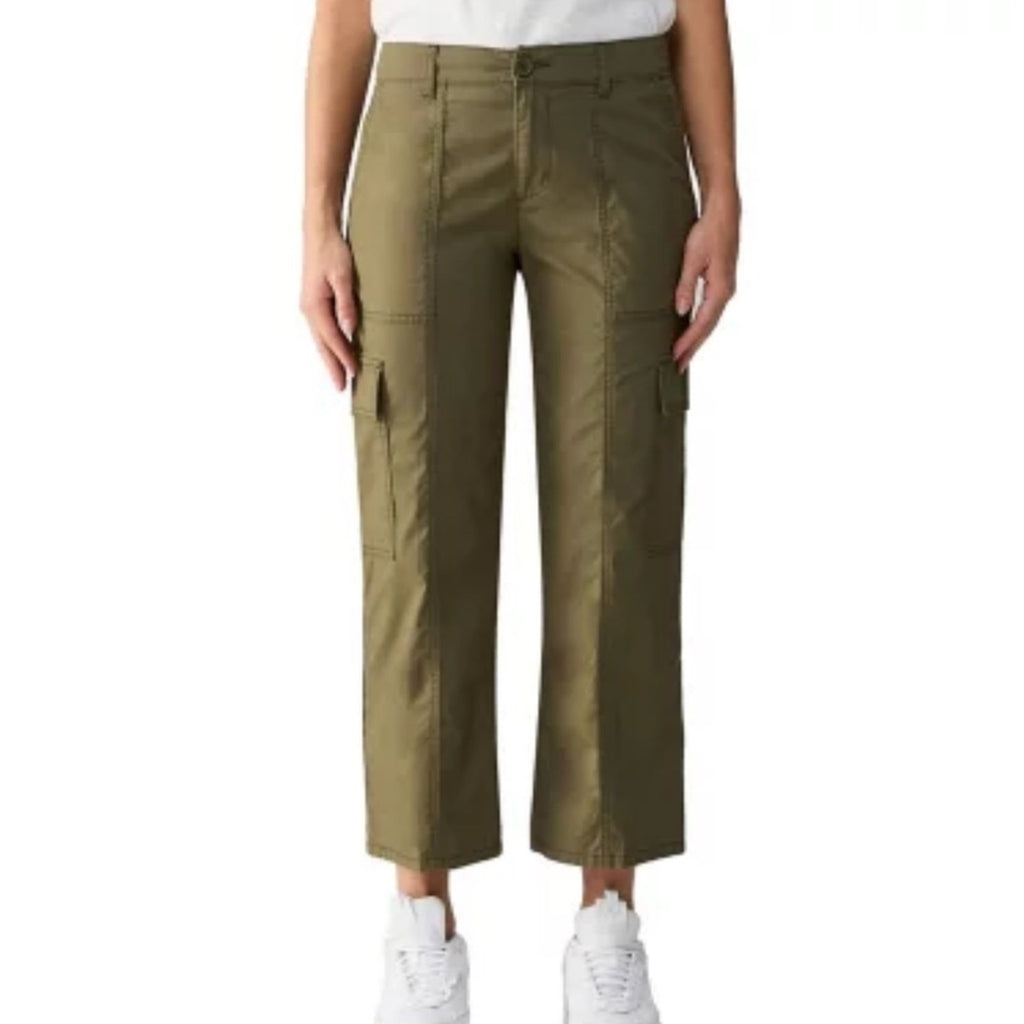 Social Standard woman's Green Cropped Pants slacks size 8 NEW