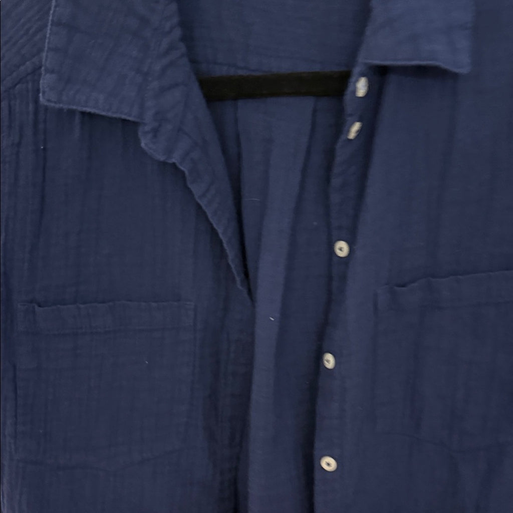 Woman’s vineyard vines Deep Blue Shirt button down Medium used
