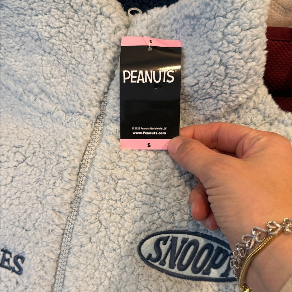 Woman’s small  Sherpa Fleece Pullover - Light Blue peanuts snoopy NEW