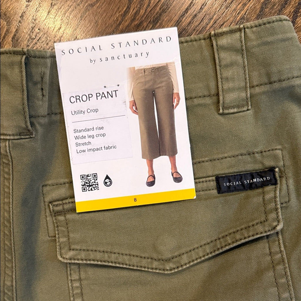 Social Standard woman's Green Cropped Pants slacks size 8 NEW