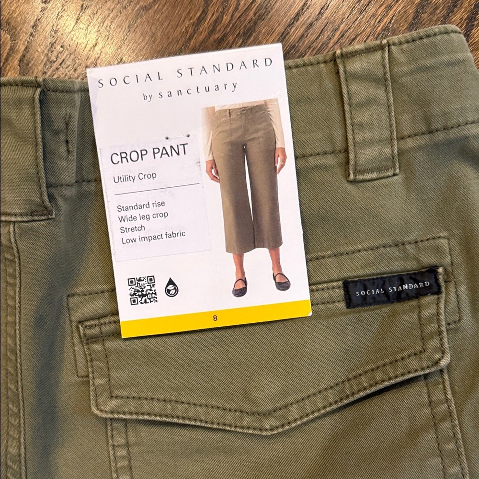 Social Standard woman's Green Cropped Pants slacks size 8 NEW