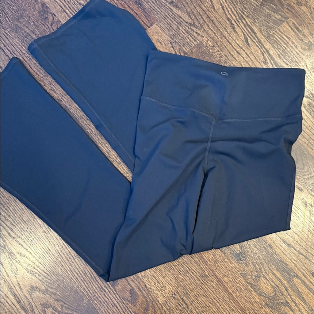 Gapfit medium flare black Flared Leggings NWOT