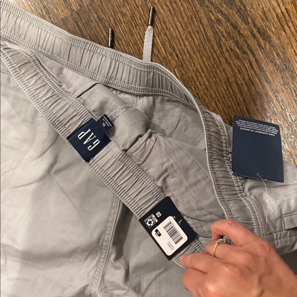 GAP Men's Light Gray Flat Front Shorts xl grey NEW