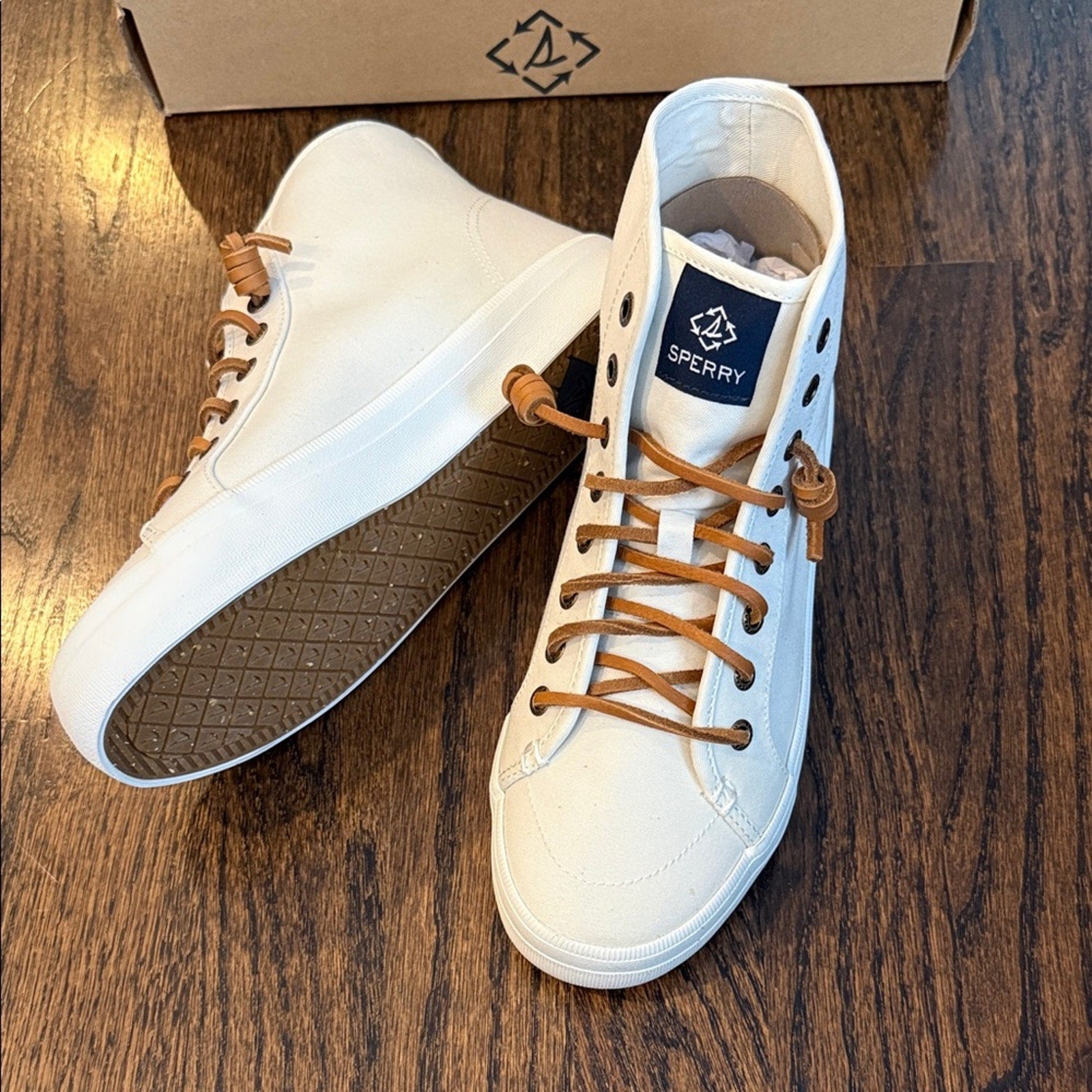 Sperry womens 6 Cream High-Top Sneakers with Brown Laces
