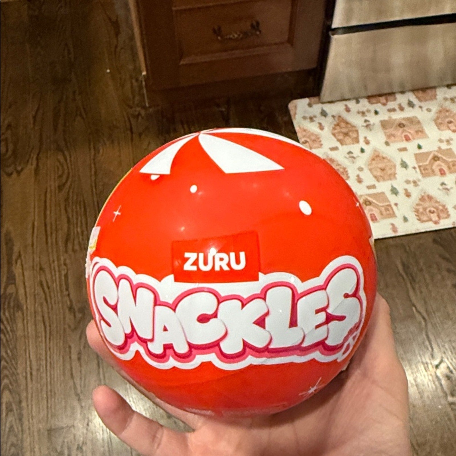 Zuru Snackles Red Ball