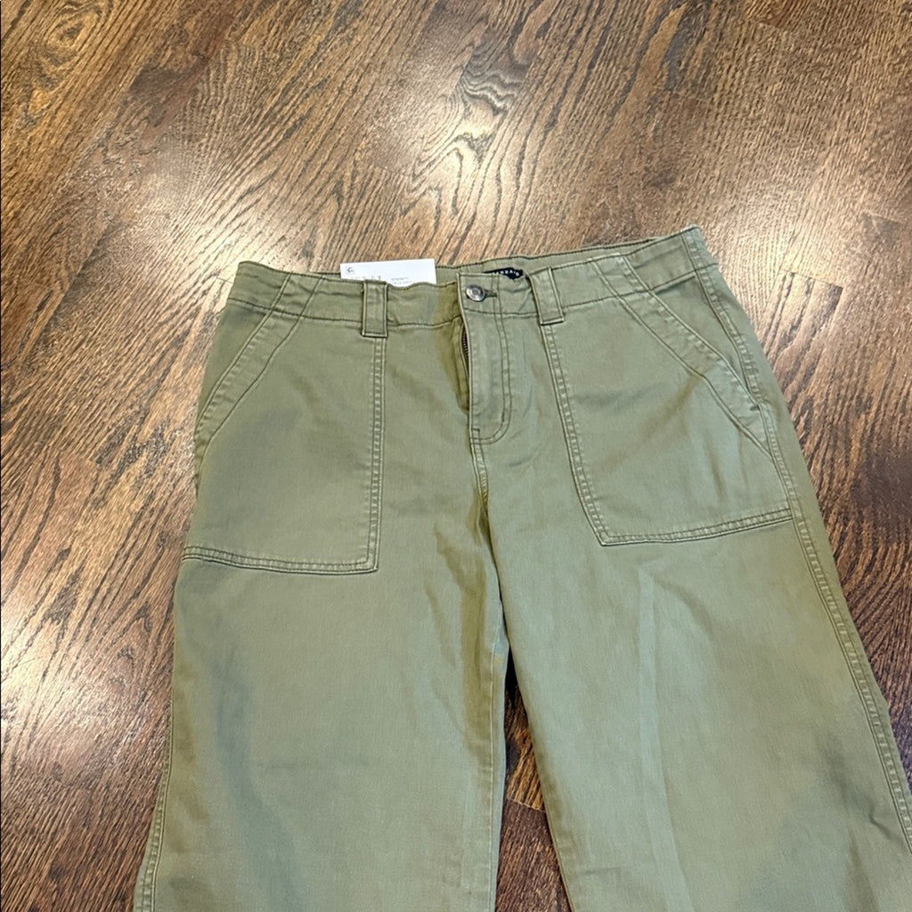 Social Standard woman's Green Cropped Pants slacks size 8 NEW